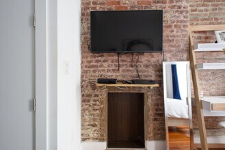 241 E 24th St in New York, NY - Building Photo - Building Photo