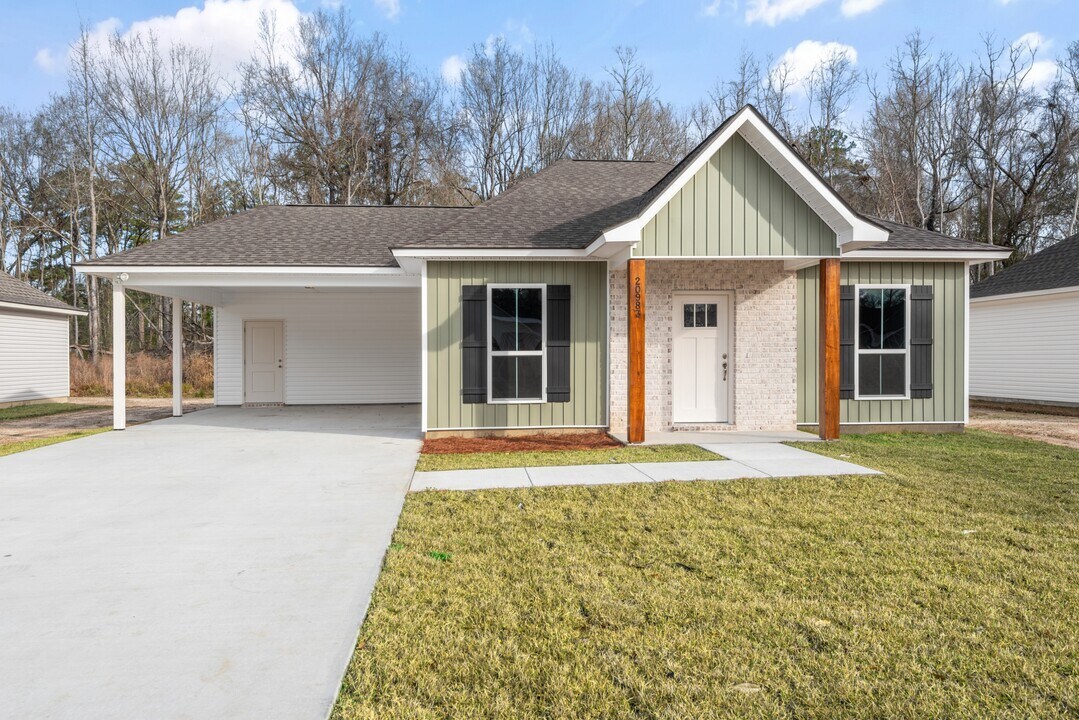 20983 Oregon St in Livingston, LA - Building Photo