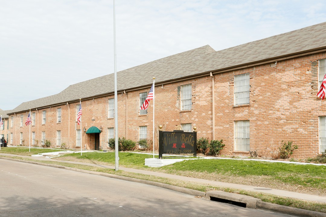 Villa Bella Apartments in Houston, TX - Building Photo