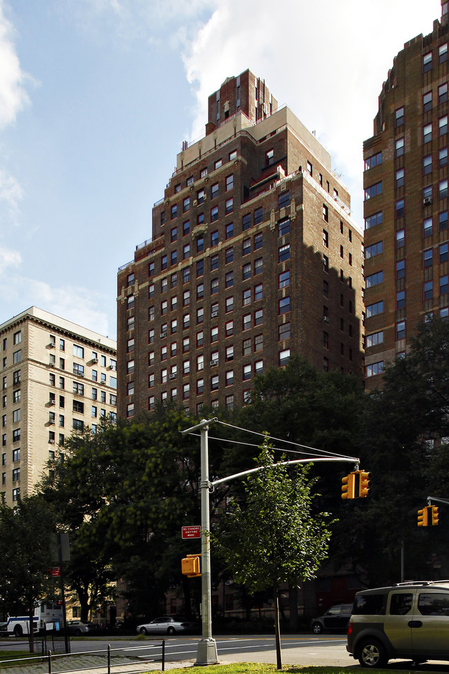 315 Riverside Dr in New York, NY - Building Photo - Building Photo