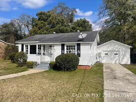 2456 McLaughlin Dr in Mobile, AL - Building Photo