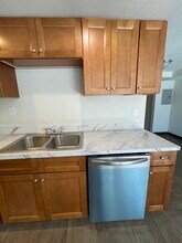 1805 NE Hillaire Ct, Unit A in Hillsboro, OR - Foto de edificio - Building Photo