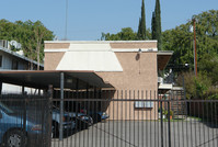 368 E 17th St in San Bernardino, CA - Foto de edificio - Building Photo