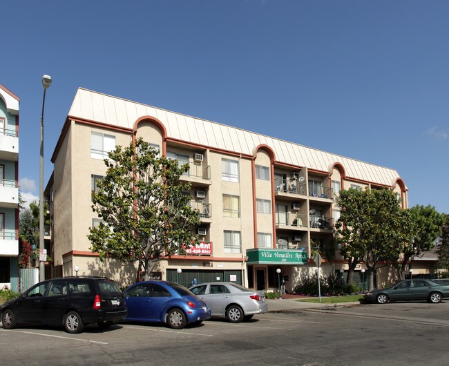 Villa Versailles Apartments in Long Beach, CA - Building Photo - Building Photo