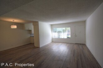 24347 Newhall Ave in Santa Clarita, CA - Building Photo - Building Photo
