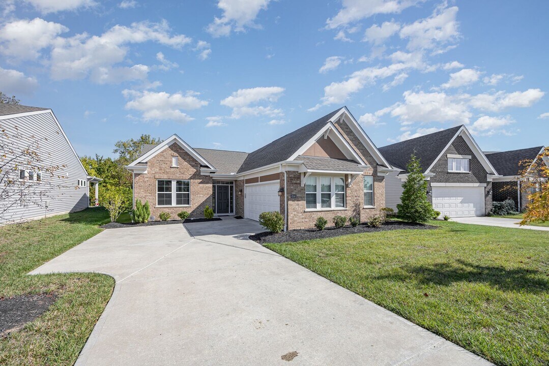 8240 Button Bush Pl in West Chester Township, OH - Building Photo