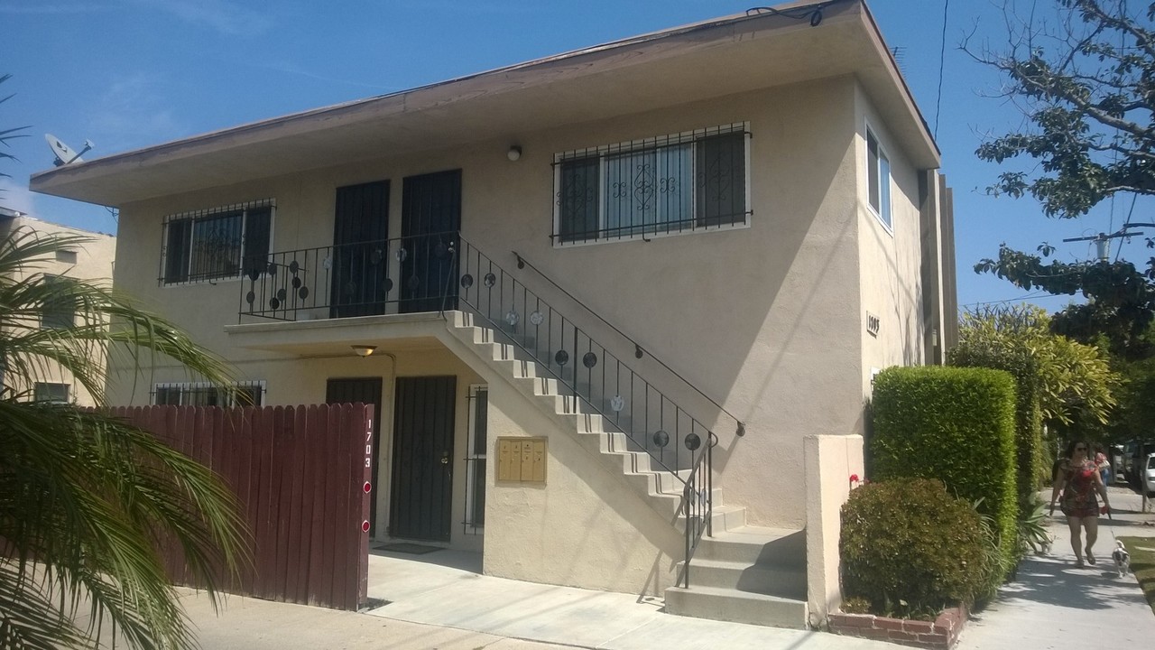 1703 E Erie St in Long Beach, CA - Building Photo