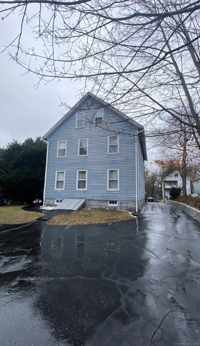 26 Pine St in Torrington, CT - Building Photo - Building Photo