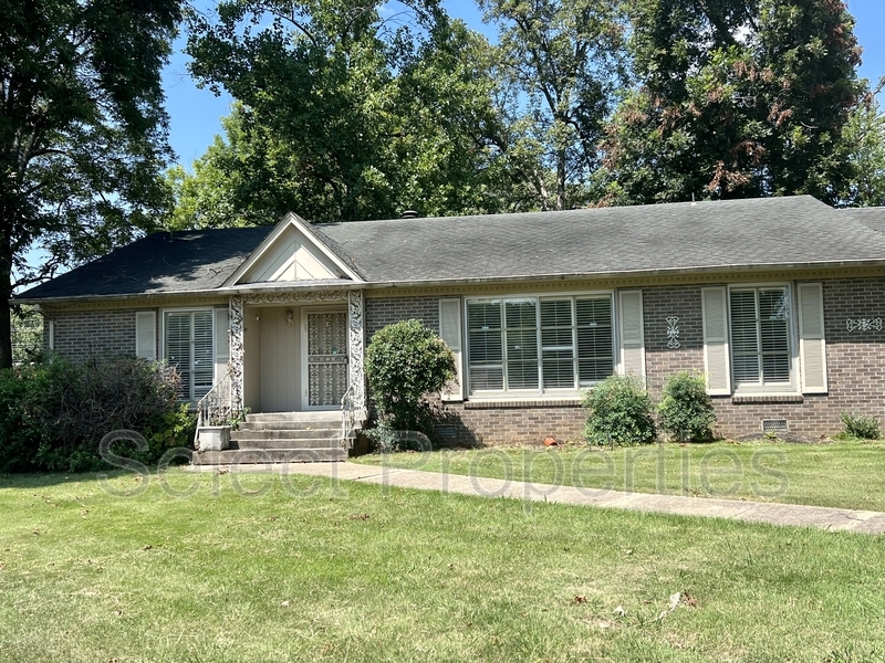 200 W Cherry Ave in Jonesboro, AR - Building Photo