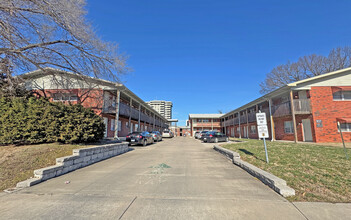 The Embassy in Springfield, MO - Foto de edificio - Building Photo