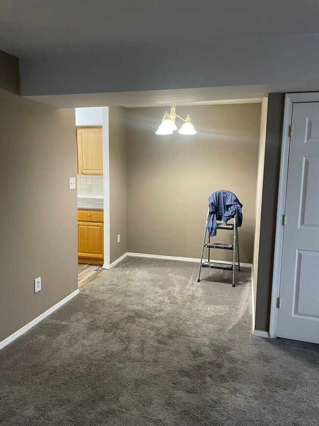 9485 Woodbridge Rd, Unit Apartment B second floor in Philadelphia, PA - Foto de edificio - Building Photo