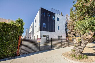 6421 Troost Ave in Los Angeles, CA - Building Photo - Building Photo