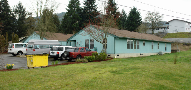 2937-2939 W Jay Ave in Roseburg, OR - Building Photo - Building Photo