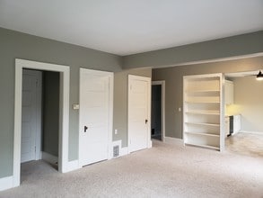 454 W Wisconsin Ave, Unit 2 in Oconomowoc, WI - Building Photo - Building Photo