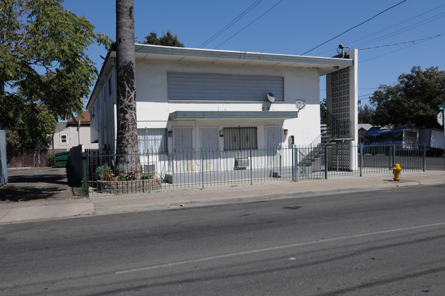 1143 E Park St in Stockton, CA - Foto de edificio - Building Photo