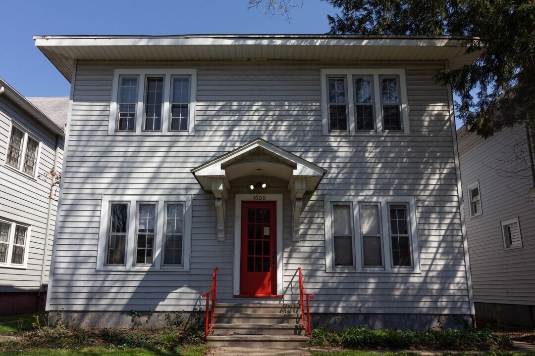 1608 S Center St in Terre Haute, IN - Building Photo
