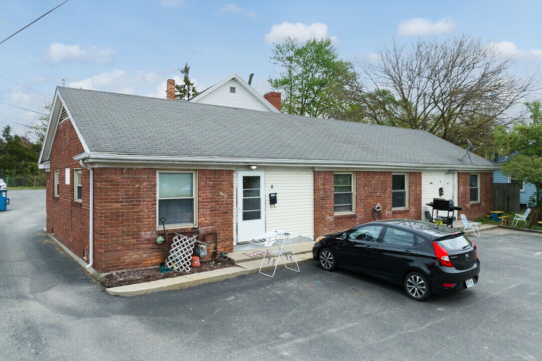 2766 Tremainsville Rd in Toledo, OH - Building Photo