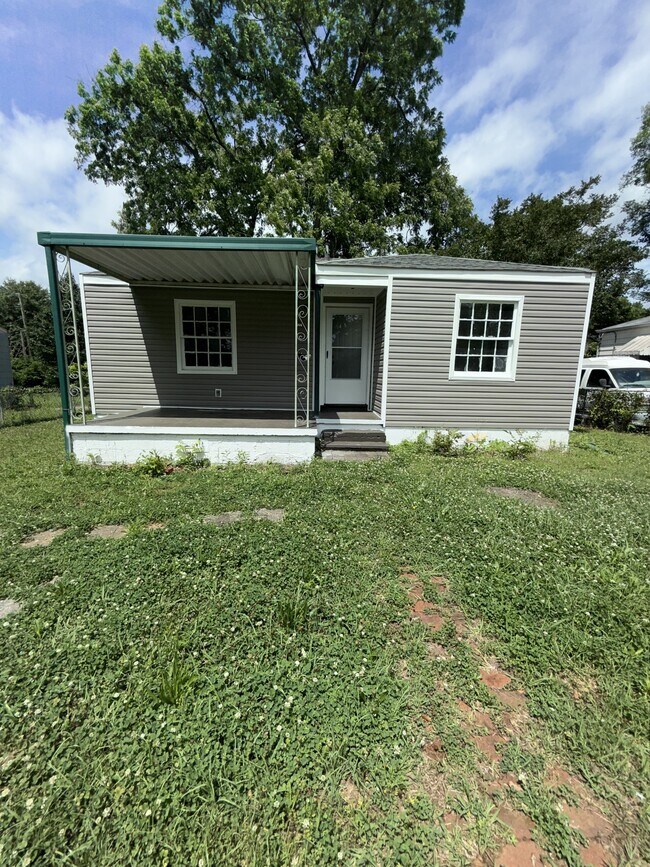 property at 914 21st St SW