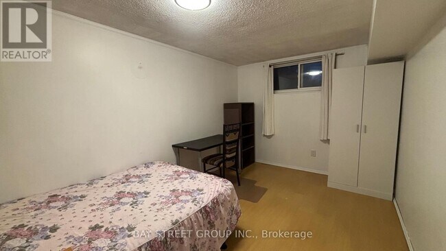 865 Consort Crescent in Mississauga, ON - Building Photo - Building Photo
