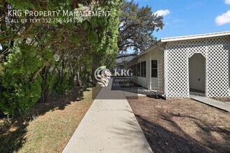 1001 Nell Way in Lady Lake, FL - Building Photo - Building Photo