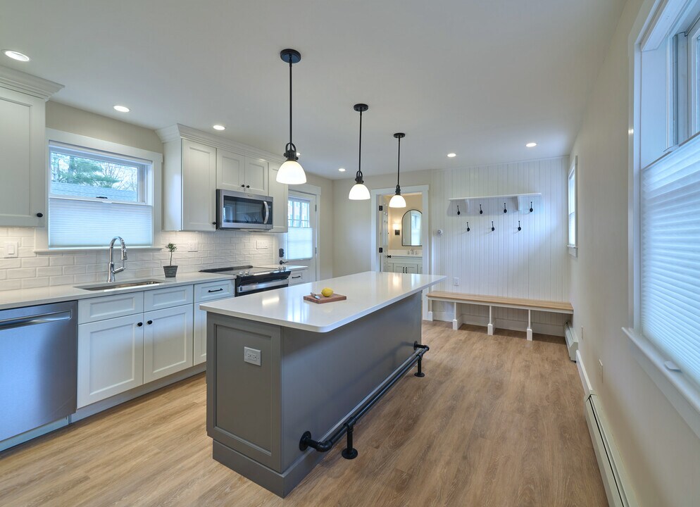 68 South St in Rollinsford, NH - Building Photo