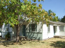 526 Loraine Cir in Greenville, TX - Building Photo