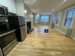 82 Phillips St, Unit 2 in Boston, MA - Building Photo - Building Photo