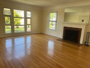 1026 S Holt Ave, Unit 1026 in Los Angeles, CA - Building Photo - Building Photo