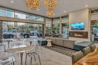 Century Towers in San Jose, CA - Foto de edificio - Building Photo