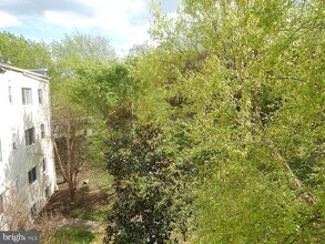 1501 27th St SE, Unit 406 in Washington, DC - Building Photo - Building Photo