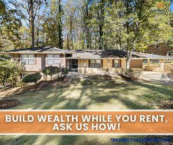 2542 Melinda Dr NE in Atlanta, GA - Building Photo