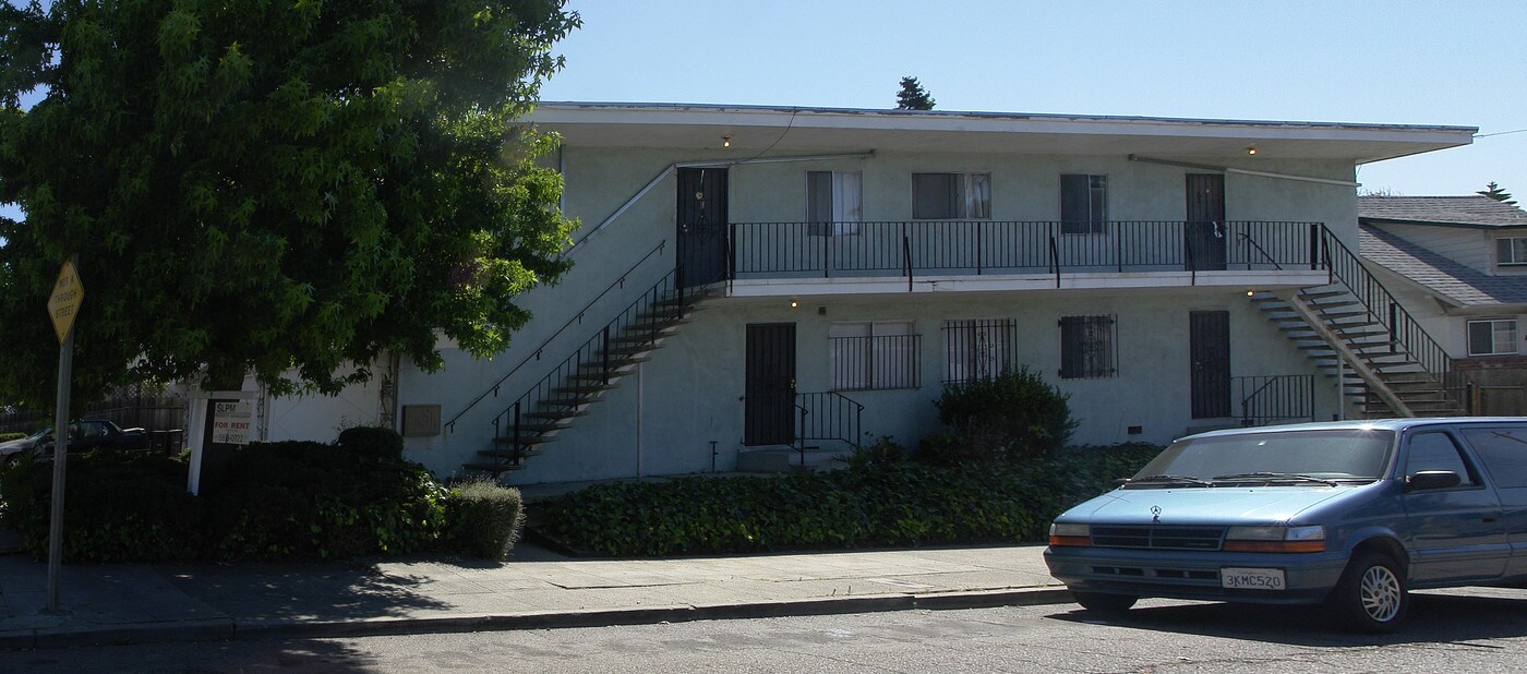 3350 Laurel Ave in Oakland, CA - Foto de edificio