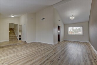 1678 E Hacienda Ave in Las Vegas, NV - Building Photo - Building Photo