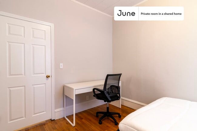 Private bedroom in 3 bed/1 bath Home in Boston, MA - Building Photo - Building Photo