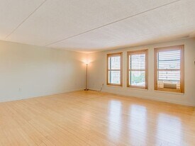 100 Peterborough St, Unit 5E in Boston, MA - Building Photo