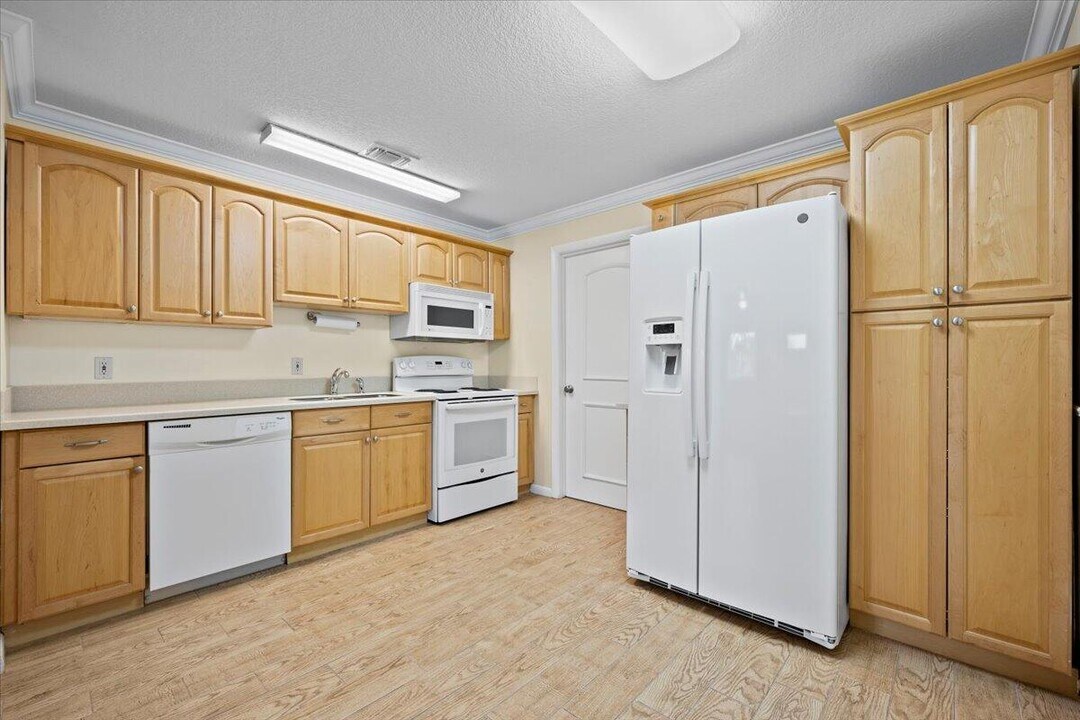 260 Jennings Ave in Greenacres, FL - Building Photo