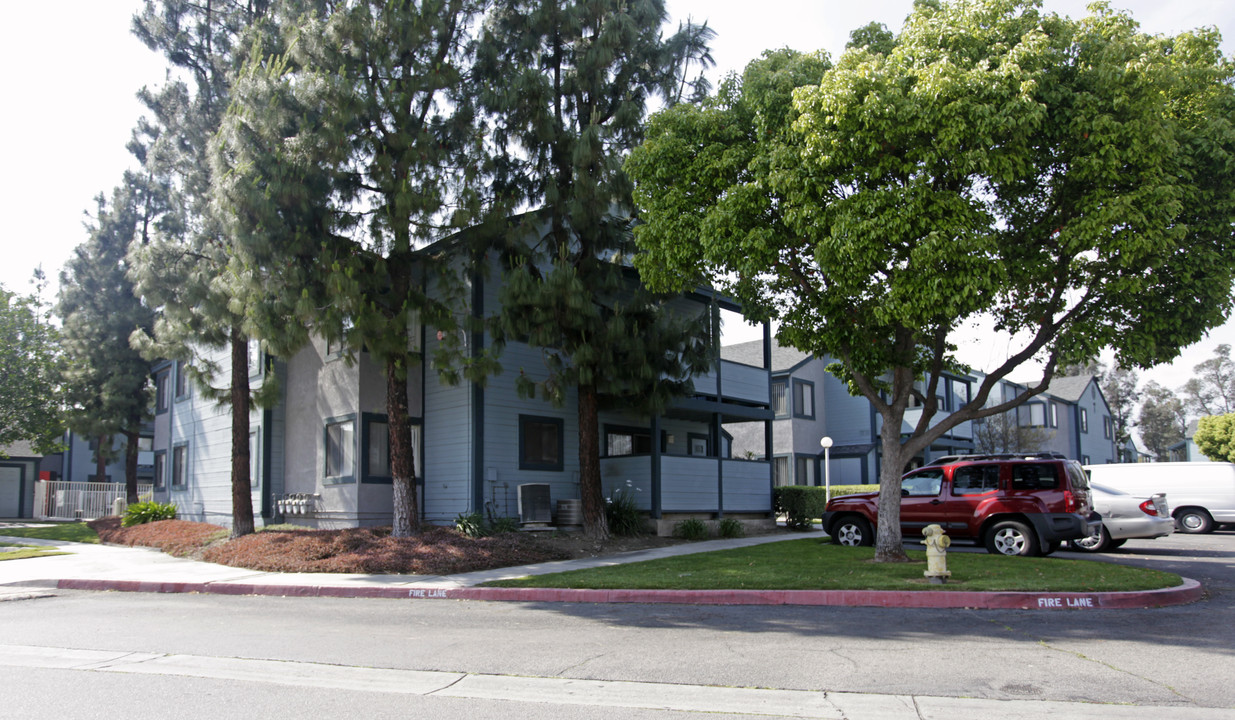 Foothill Cape Apartments in Fontana, CA - Building Photo