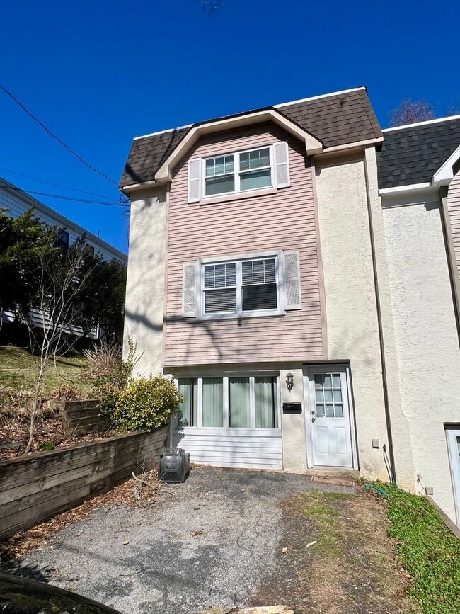 1313 Delmont Ave in Havertown, PA - Building Photo - Building Photo