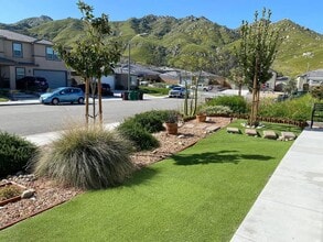 7893 Boot Straps Ct, Unit Bed Room shared bathroom in Riverside, CA - Building Photo - Building Photo