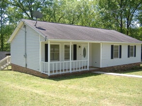 619 Johns Creek Rd in Hodges, SC - Building Photo - Building Photo