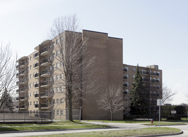 Valley Crest in Burlington, ON - Building Photo - Building Photo