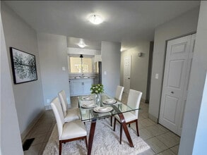 CONTINENTAL TOWNHOMES in Sarnia, ON - Building Photo - Building Photo