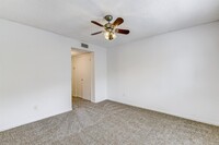 1516 Bay Area Blvd photo'
