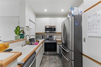 27645 Susan Beth Way, Unit Susan Beth B in Santa Clarita, CA - Foto de edificio - Building Photo