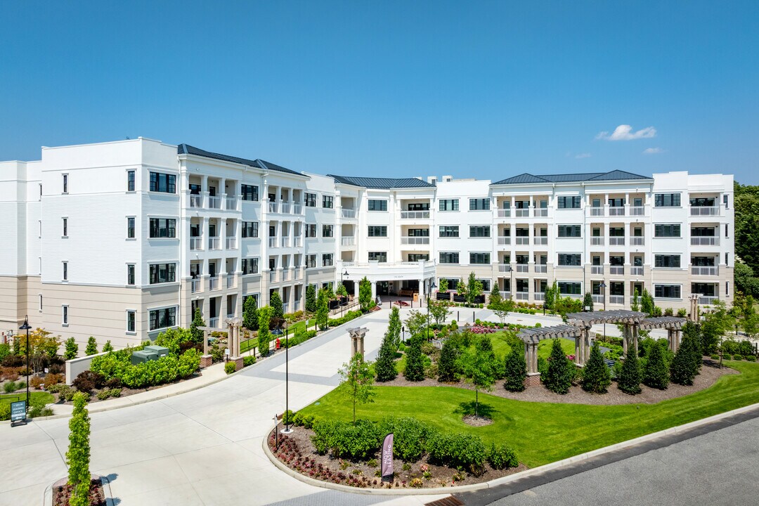 Carlow in Hauppauge, NY - Building Photo