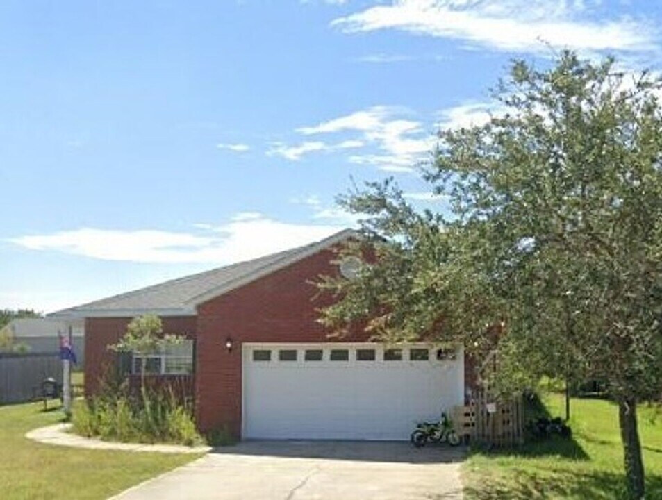 250 Mallot Beach Dr in Freeport, FL - Building Photo