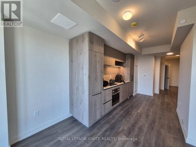 181-181 Sterling Rd in Toronto, ON - Building Photo - Building Photo