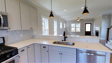 209 Springwood Way, Unit 1 in Southern Pines, NC - Foto de edificio - Building Photo