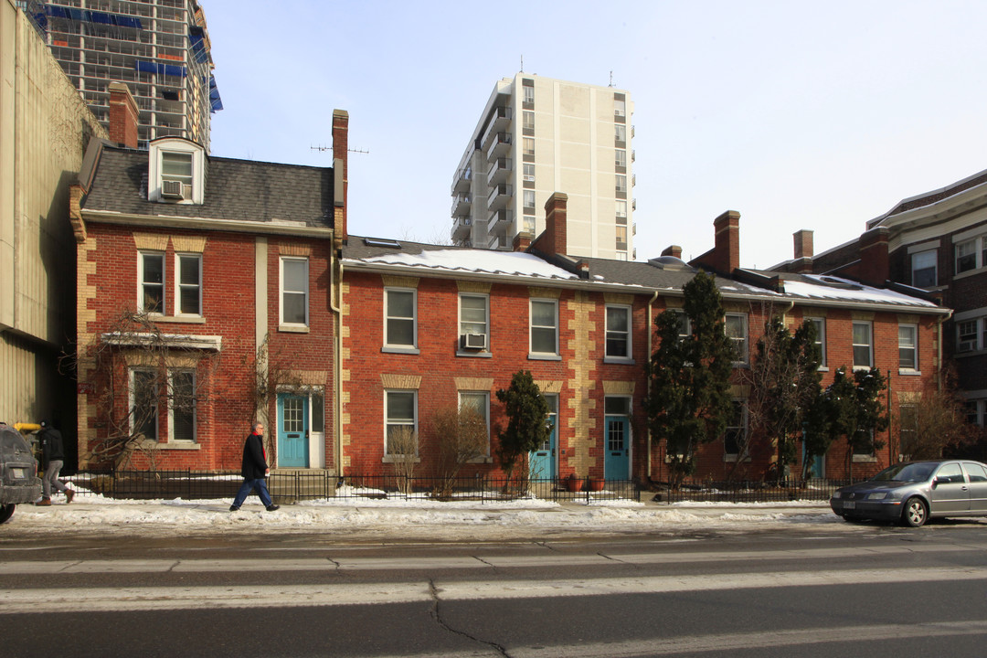 589-593 Church St in Toronto, ON - Building Photo