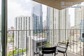 77 W Huron St in Chicago, IL - Building Photo - Building Photo